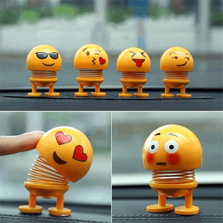 12732 HÌNH EMOJI BIỂU CẢM HÀI HƯỚC LẮC ĐẦU NGỘ NGHĨNH Kích thước: Cao 7cm - Rộng 5cm Body: EMOJI Toàn màu vàng hết EMOJI được làm từ chất liệu nhự cao cấp an toàn không độc hại. Chân emoji có lớp keo giúp cố định chắc chắn trang trí xe hơi xe máy bàn làm việc ... Đầu với thân liên kết với nhau bằng lò xo giúp đầu lắc lư ngộ nghĩnh mỗi khi có tác động lực rất nhỏ. Emoji lò xo ngộ nghĩnh, trang tríxe hơi, để trên bàn làm việc... Đủ bộ Emoji lò xo độc đáo, được chọn Emoji yêu thích Có miếng dán 3M để được ở mọi vị trí Món đồ chơi tiêu khiểu giúp giải tỏa căng thẳng, tạo tiếng cười sảng khoái Dùng để ở bàn làm việc, bàn học, trang trí xe hơi,... Sản phẩm hot nhất mùa hè năm 2019 Sưu tập đủ bộ Emoji lò xo siêu đáng yêu của vinet shop