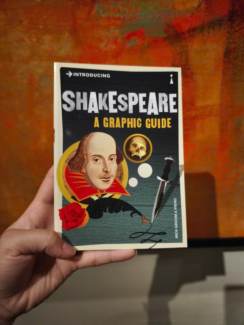 Sách - Introducing Shakespeare: A Graphic Guide by Nick Groom - Nonfiction / History / Biography in English