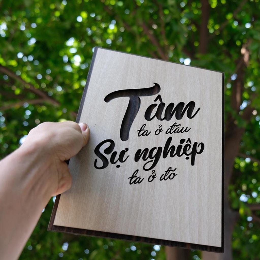 Tranh slogan treo tường Ý Nghĩa Trong Công Việc Và Cuộc Sống bằng gỗ 30 x 40 cm