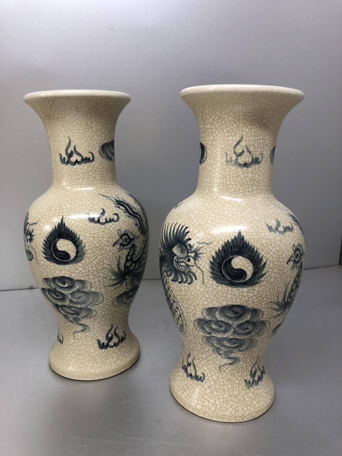Đôi Lọ hoa men rạn vẽ rồng phượng, mẫu lọ đùi dế
