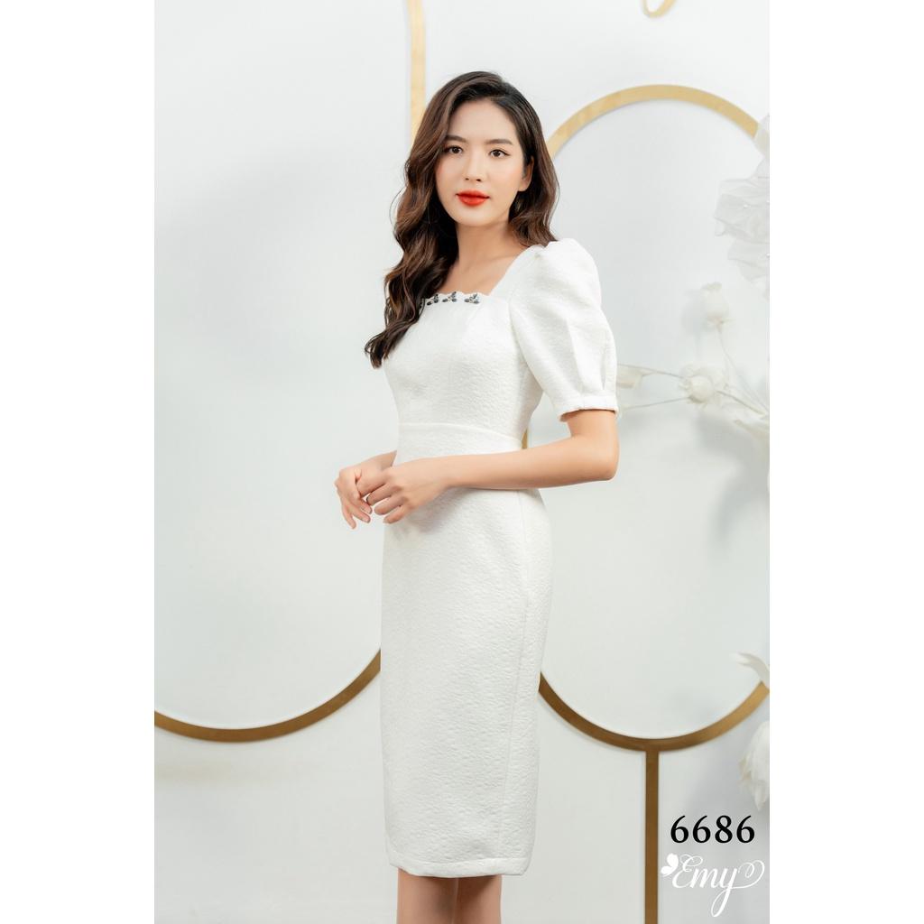 Đầm EMY EM6686 Body Trắng Cổ Vuông Bố Gân Không Túi