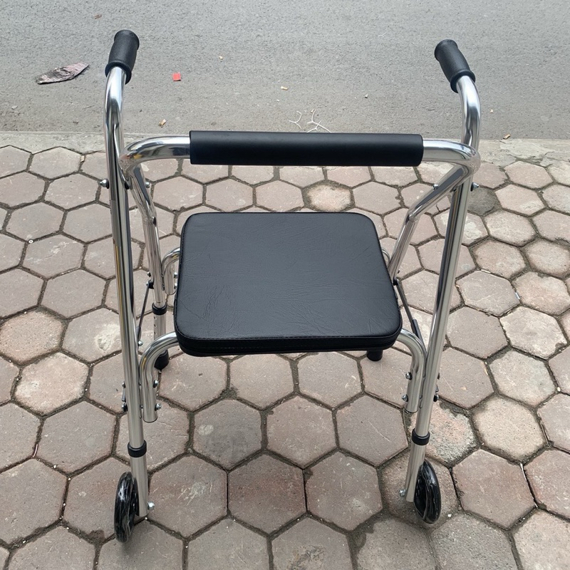 Khung tập đi có ghế ngồi Lucass W9