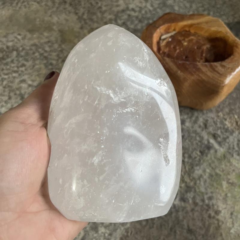 Đá phong thủy trấn trạch thạch trong suốt nặng 1.2 kg