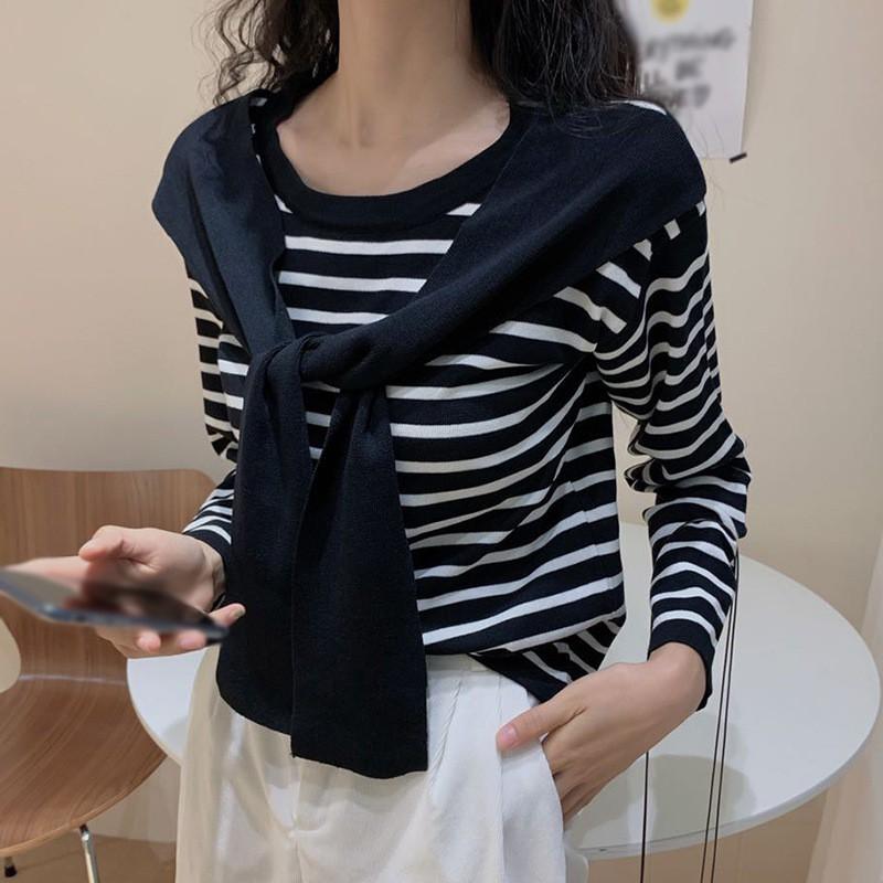 Áo thun dài tay dáng rộng in kẻ sọc phối khăn choàng thời trang Hàn Quốc cho nữ