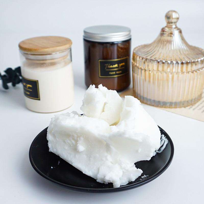 Hình ảnh khối sáp trắng và các lọ nến thành phẩm