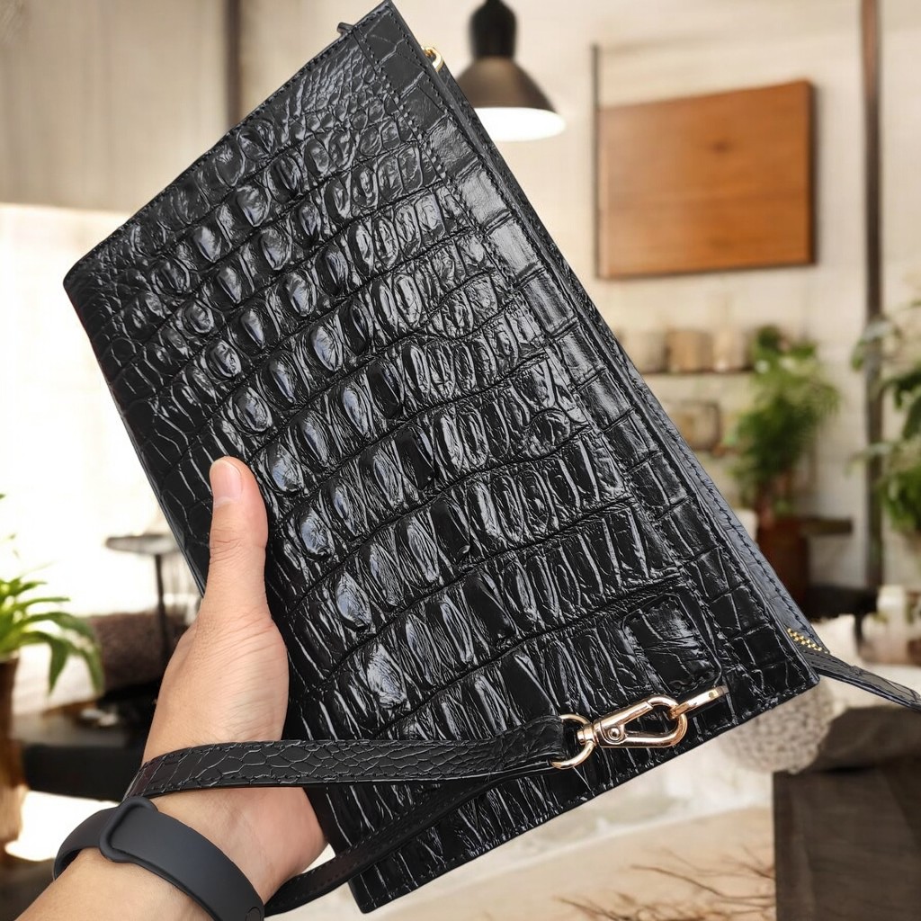 Clutch cầm tay da cá sấu Vây đuôi rất đẹp. Khóa số bảo mật!