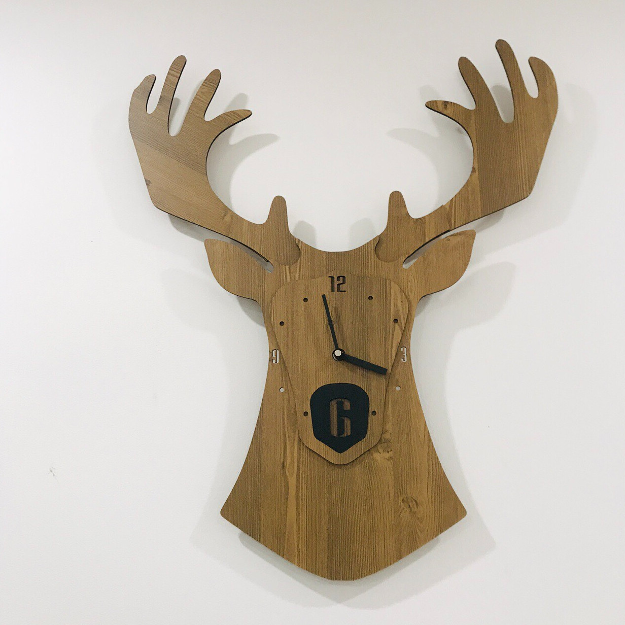 Đồng hồ treo tường trang trí kim trôi yên lặng Tuần Lộc - Reindeer Wall Clock