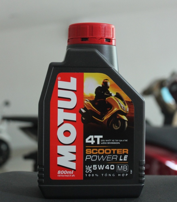 [Mẫu Mới] Nhớt cao cấp cho xe tay ga đời mới Motul Scooter Power LE 5W40 800ml tặng nhớt hộp số Motul Gear 80W90 120ml