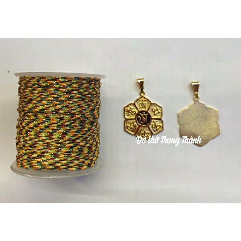 Mặt dây đeo cổ lục tự