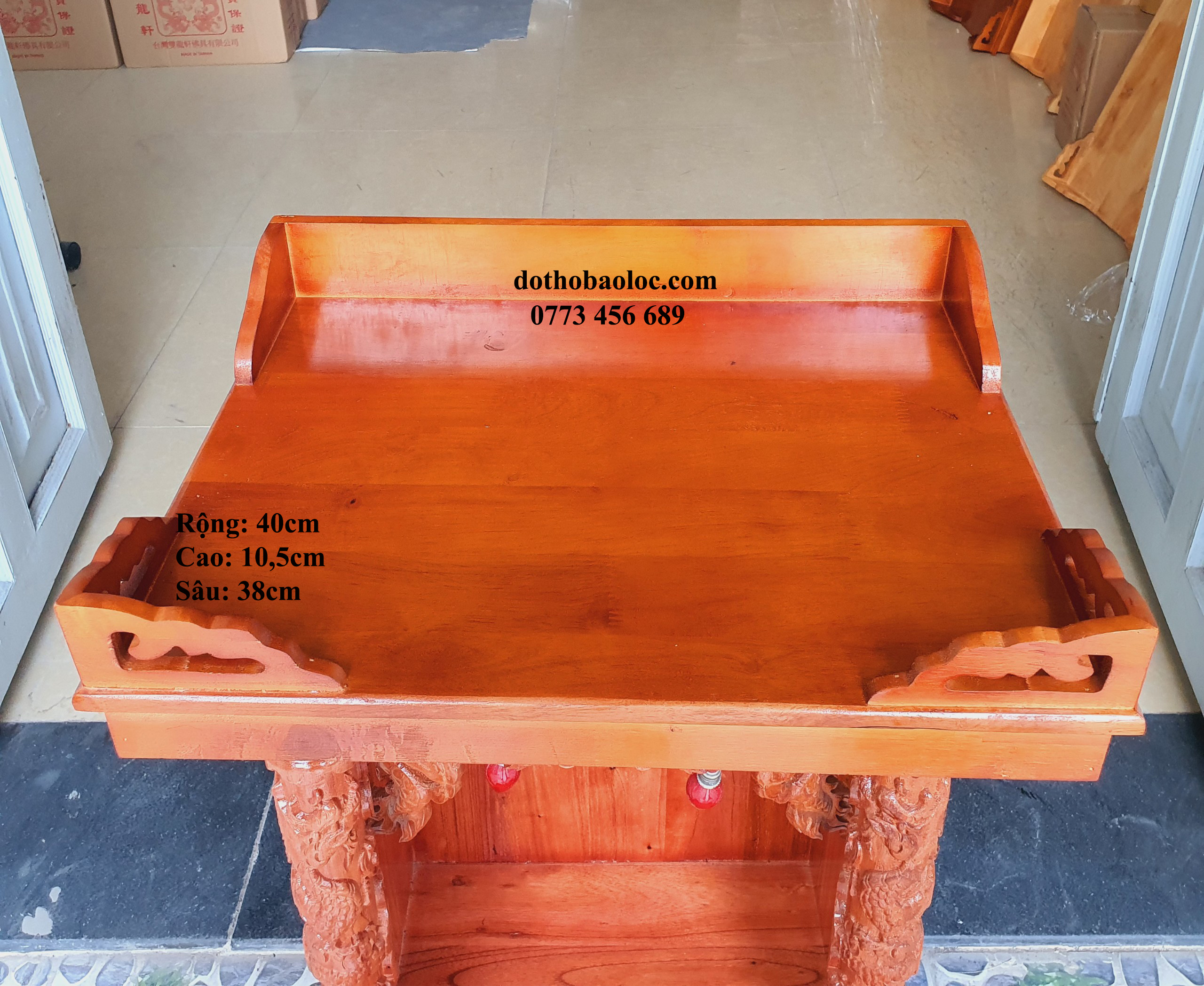 Bàn thờ treo tường gỗ tràm bông vàng 40cm – trơn đỏ