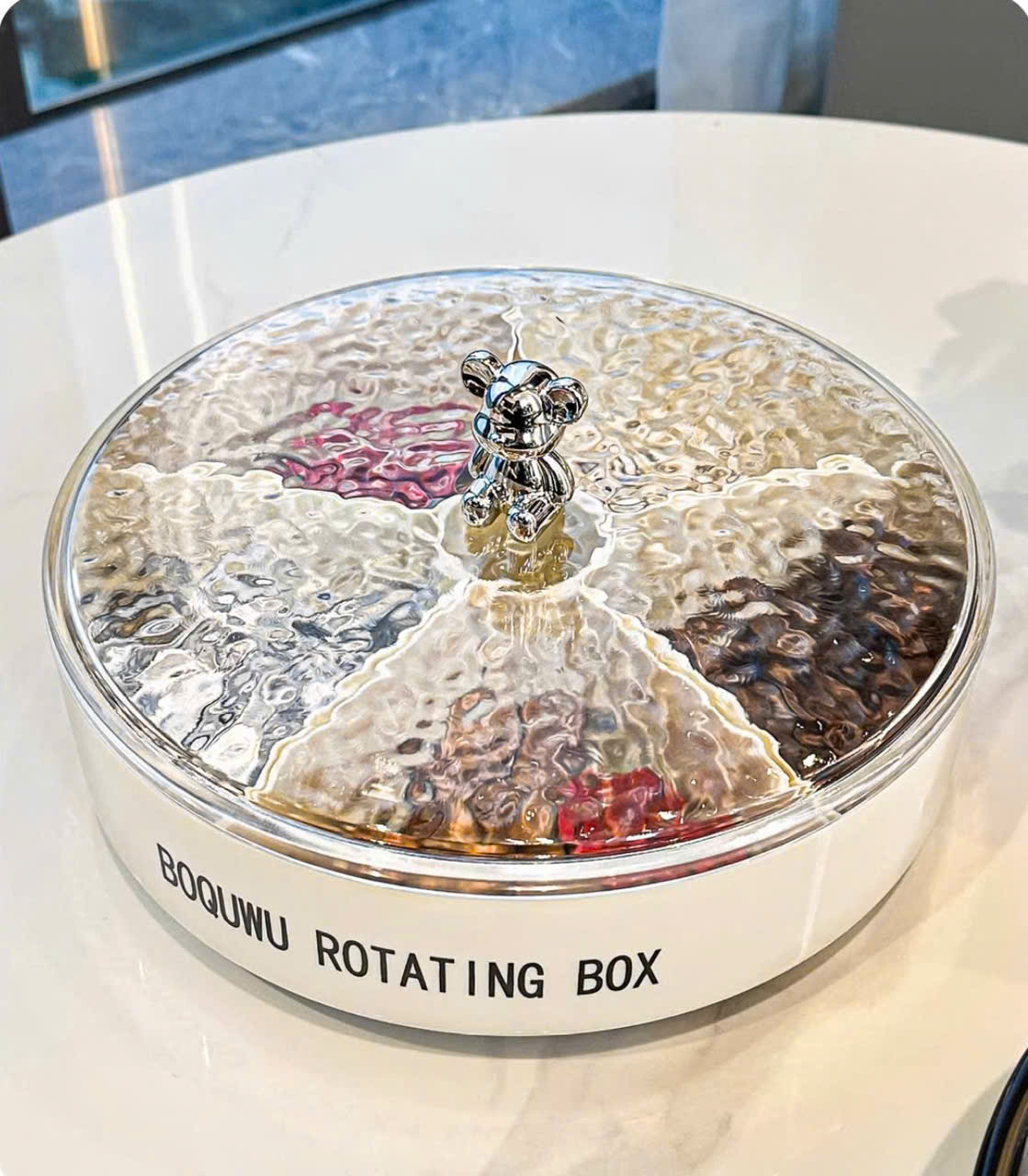 Khay Đựng Bánh Kẹo Mứt Tết 6 Ngăn Xoay 360° Nắp Trong Suốt – Hộp Đựng Kẹo Quay Tròn Decor Gấu Cao Cấp - HÀNG CHÍNH HÃNG MINIIN