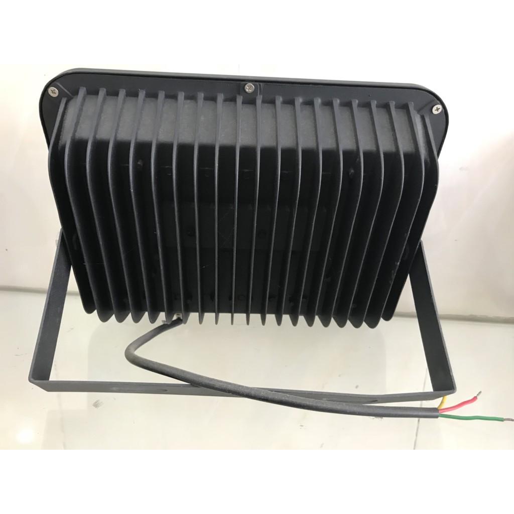 Đèn pha led ngoài trời, đèn rọi chiều sân bóng IP65 công suất 300w
