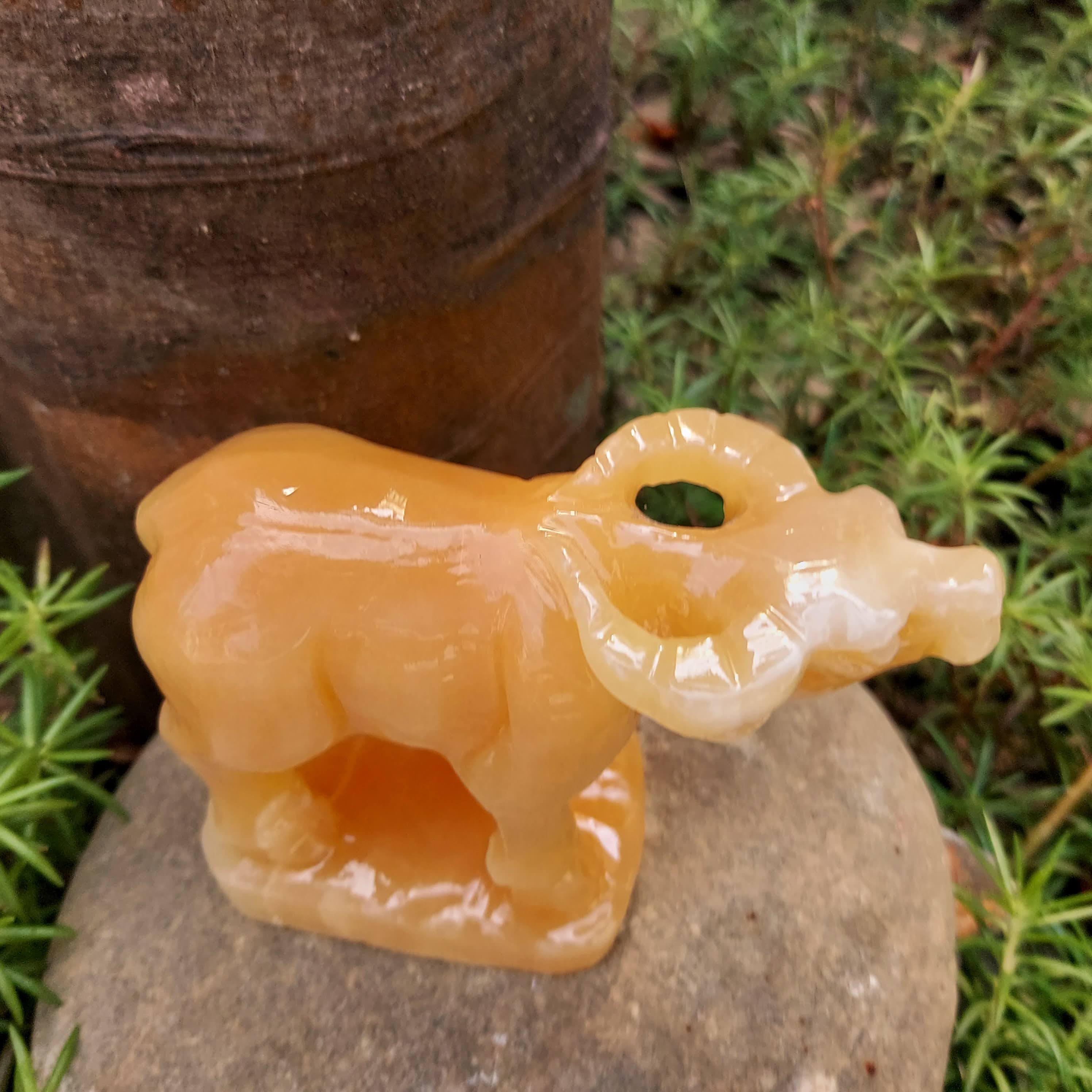 Tượng trâu đá ngọc hoàng long 12 con giáp phong thủy 10cm - đá Non Nước