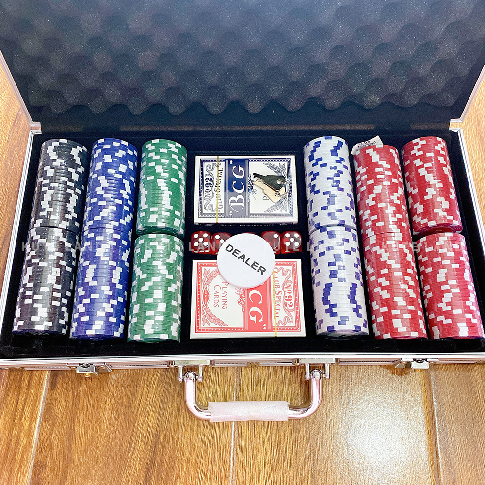 Vali Phỉnh Chip Poker Có Số 300 Chip 1,5,10,25,50 Loại Tiêu Chuẩn Las Vegas Hộp Nhôm Aluminium