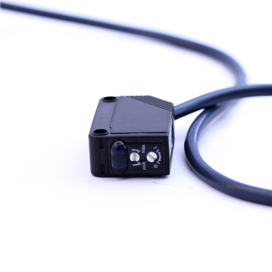 Cảm Biến Quang E3Z-D61 12-24VDC