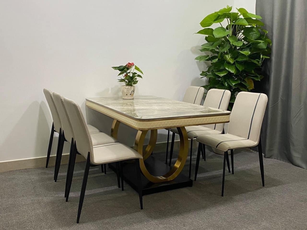 Bộ bàn ghế phòng ăn cao cấp Juno sofa mặt đá đệm da, chân mạ PVD kèm 6 ghế