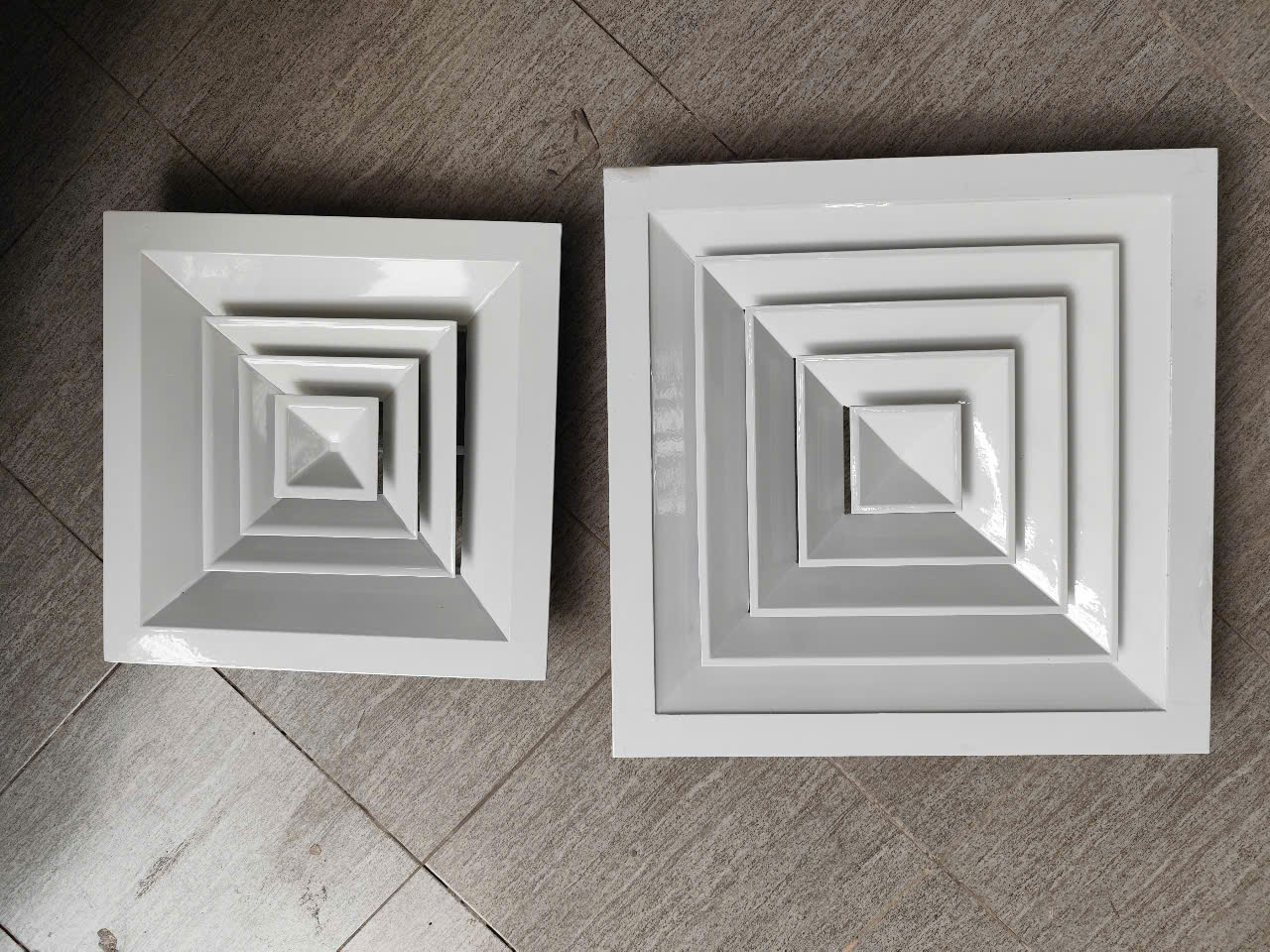 Cửa gió khuếch tán 450x450 miệng gió cấp điều hòa chất liệu nhôm, nan gió điều hòa âm trần