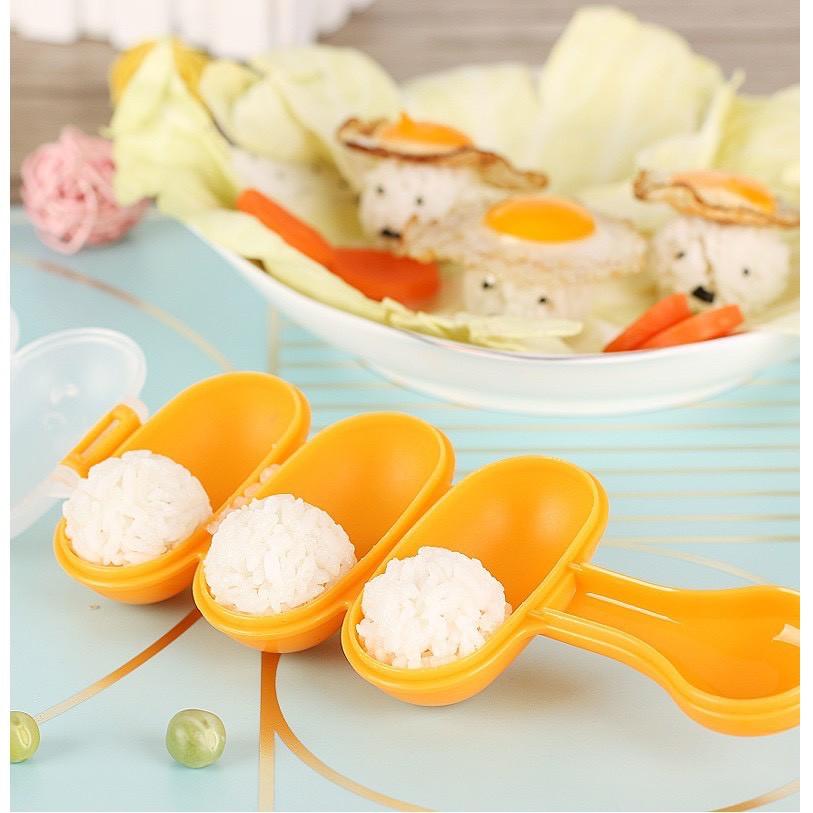 Khay Lắc Cơm Cho Bé Yêu Tặng Kèm Vá