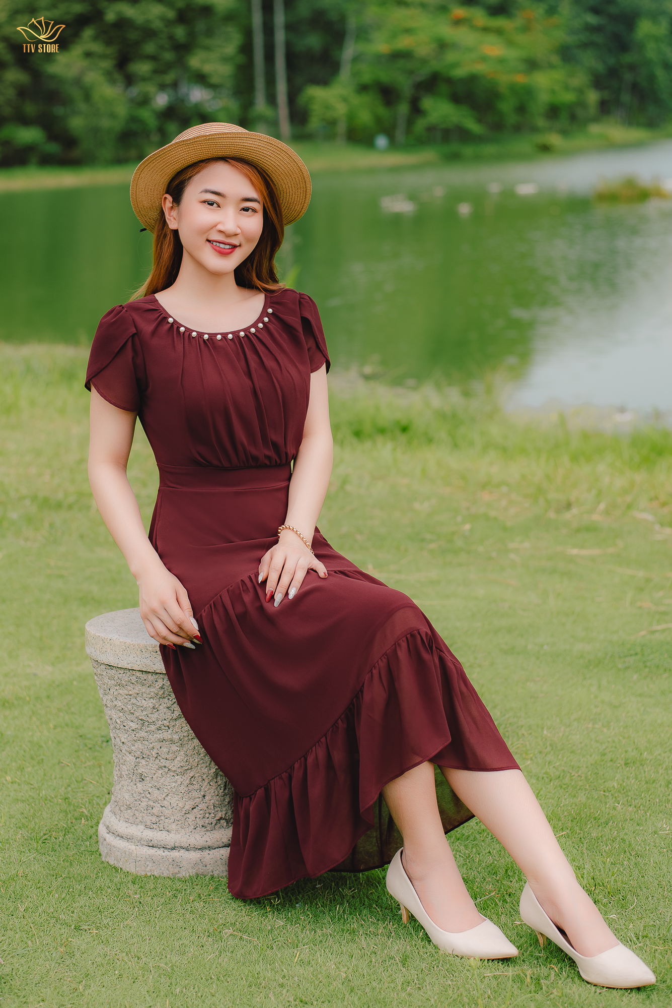 Đầm Maxi thiết kế trung niên dáng dài thanh lịch Cổ tròn kết ngọc tay búp màu Đỏ mận TTV STORE TTV1384