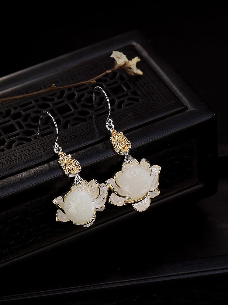 Bông tai ngọc bích trắng hình bạch liên hoa