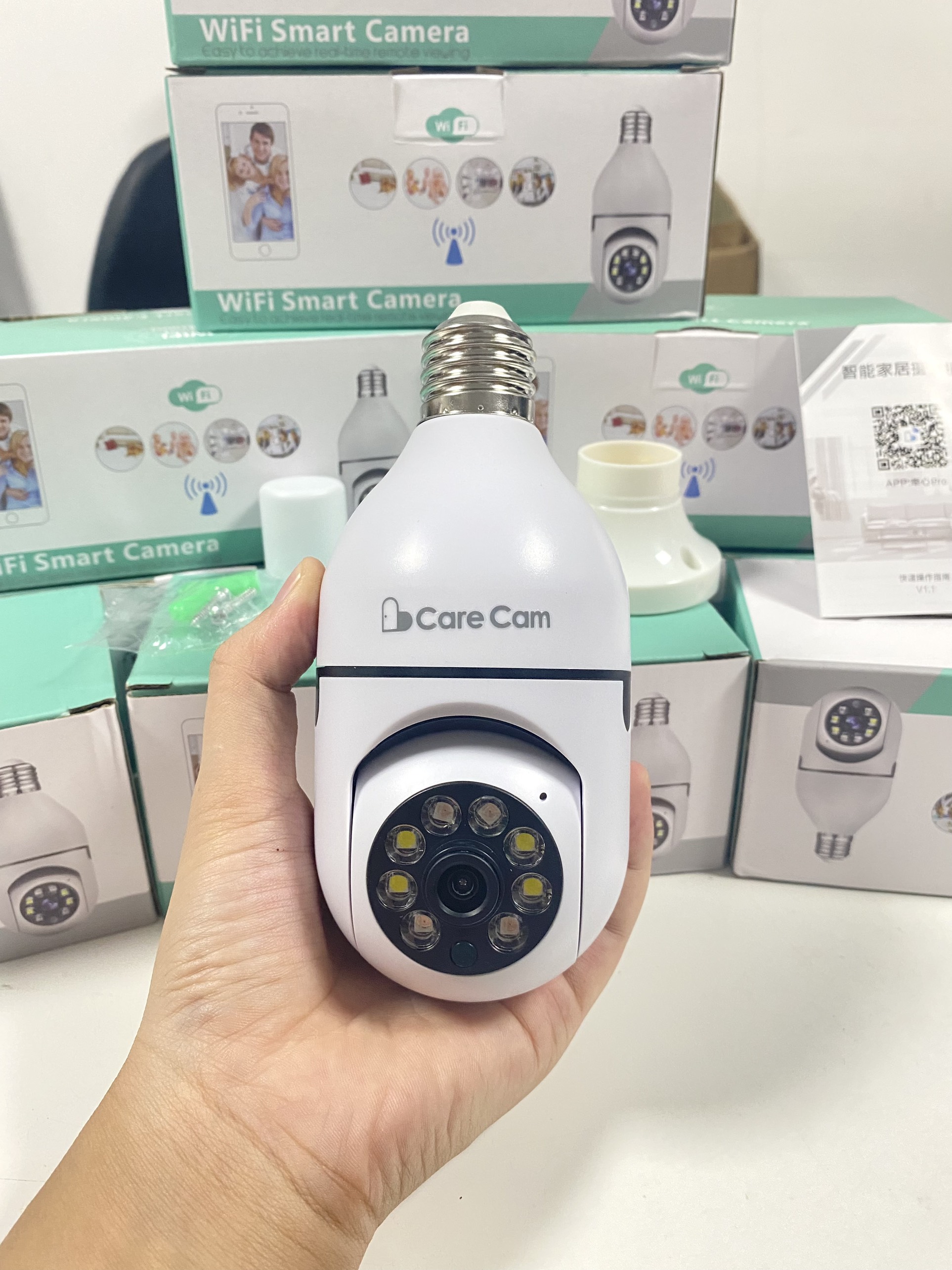 Camera wifi bóng đèn 360 độ phân giải 3.0mp xem đêm có màu, đàm thoại 2 chiều, có cảnh báo phát hiện chuyển động thông minh , hỗ trợ thẻ nhớ lên tới 128GB- HÀNG NHẬP KHẨU