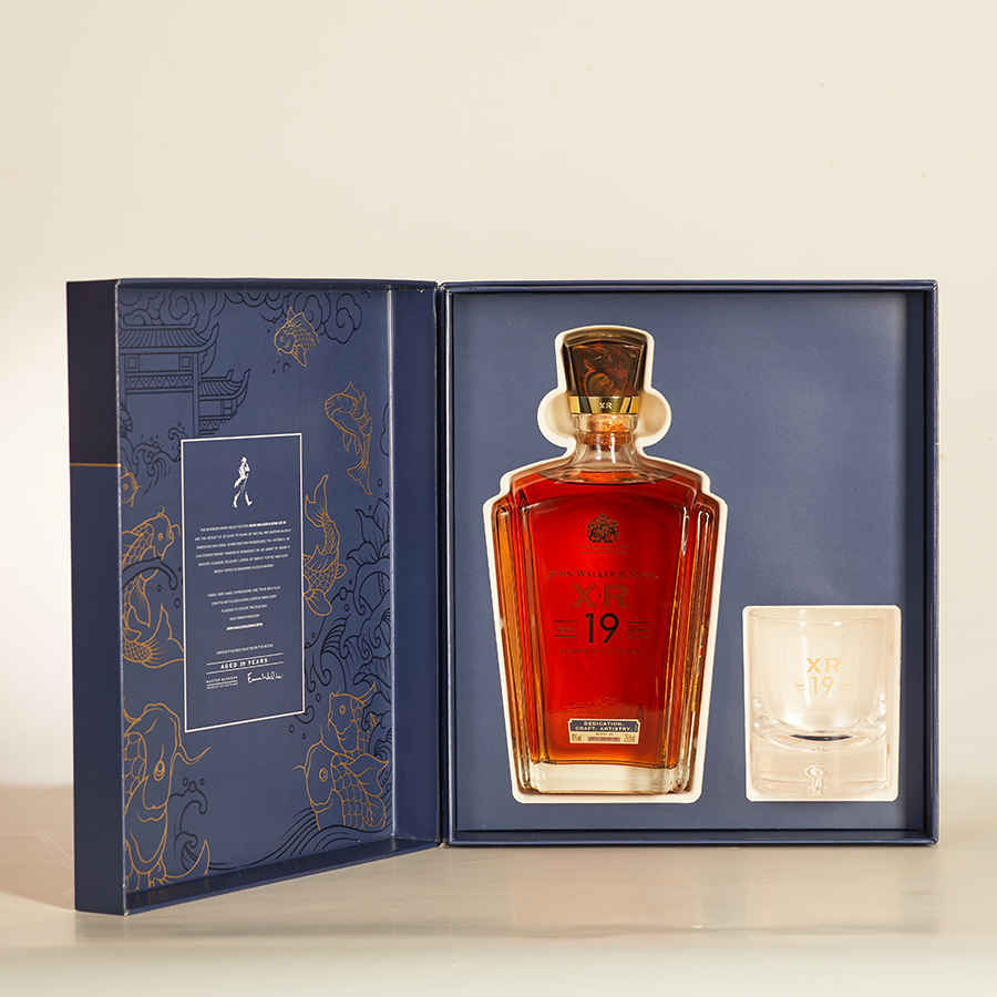 Hộp quà Rượu John Walker  Sons XR aged 19 years Blended Scotch Whisky 40% 750ml