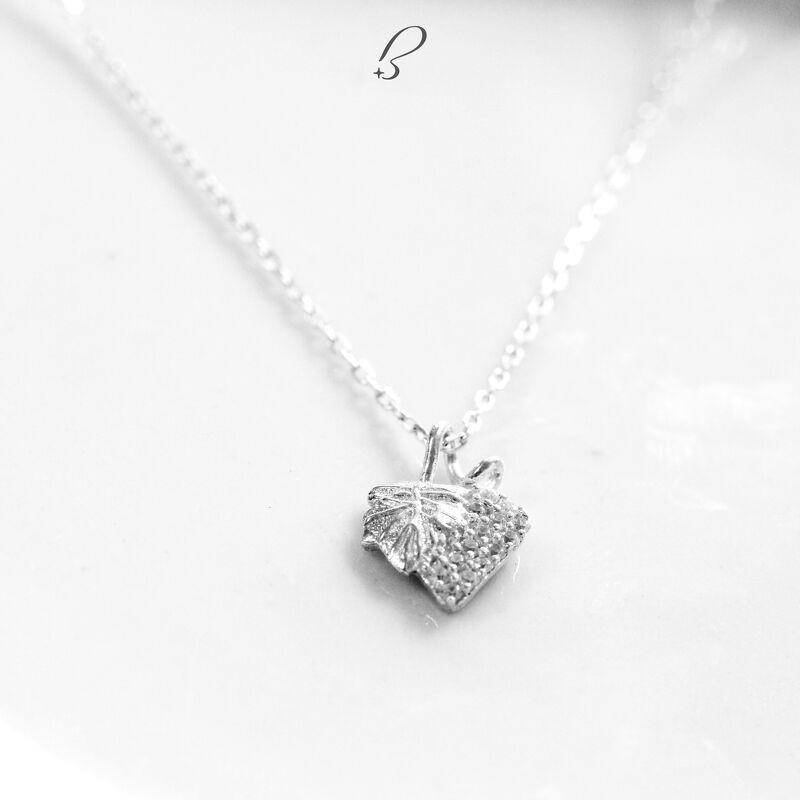 Vòng cổ bạc Bling It quả tùng hạt đá BIVC220