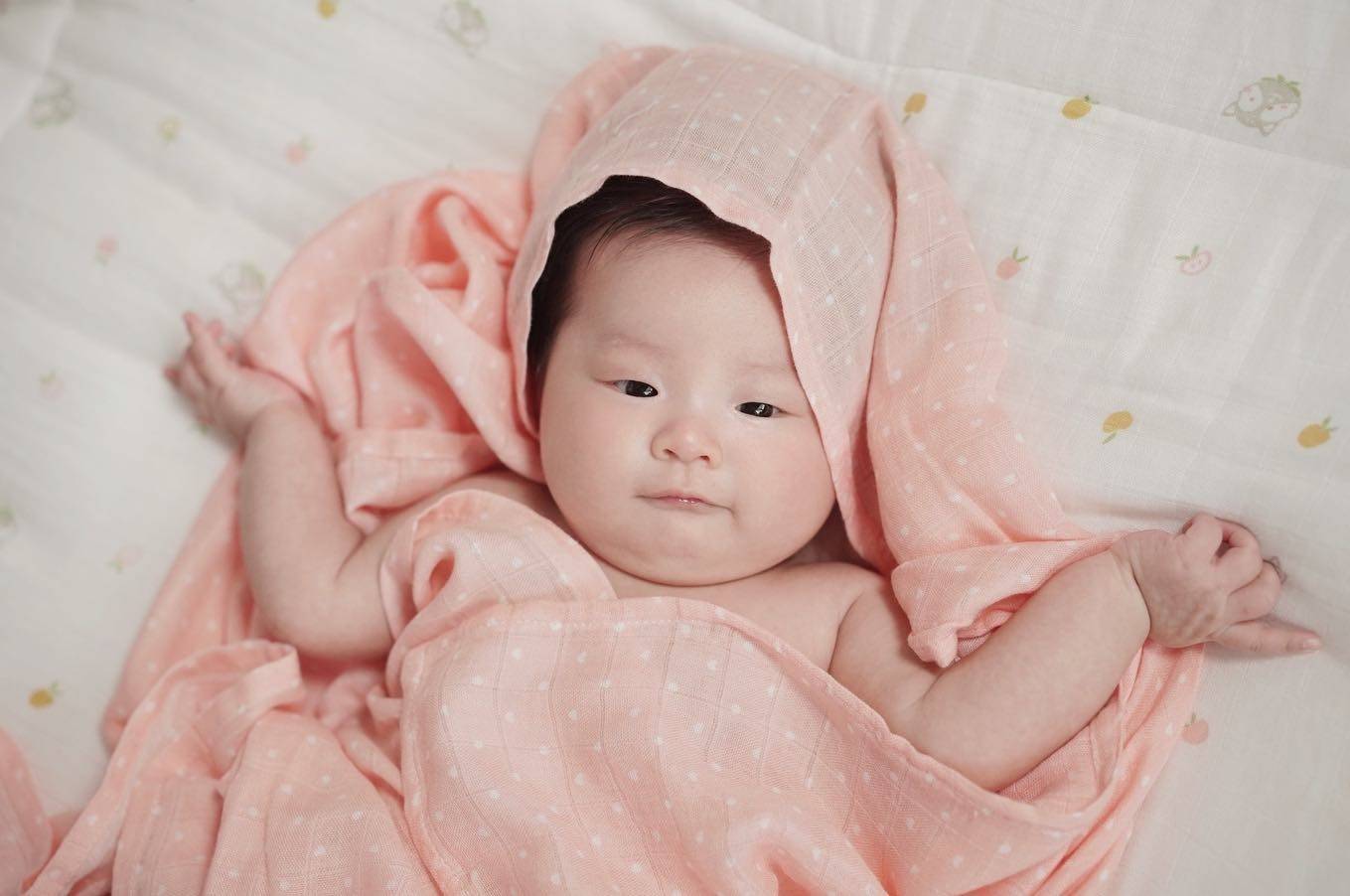 Khăn sợi tre đa năng Sofflin 120x120cm - Dotty Pink