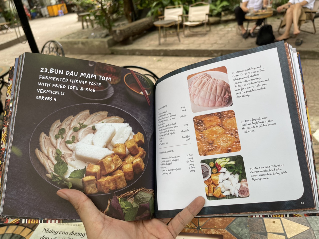 (Sách tiếng Anh, minh họa in màu) EASY TO COOK: 40 Delicious Vietnamese Dishes – Ngoc Tran - Phương Nam Book – bìa mềm