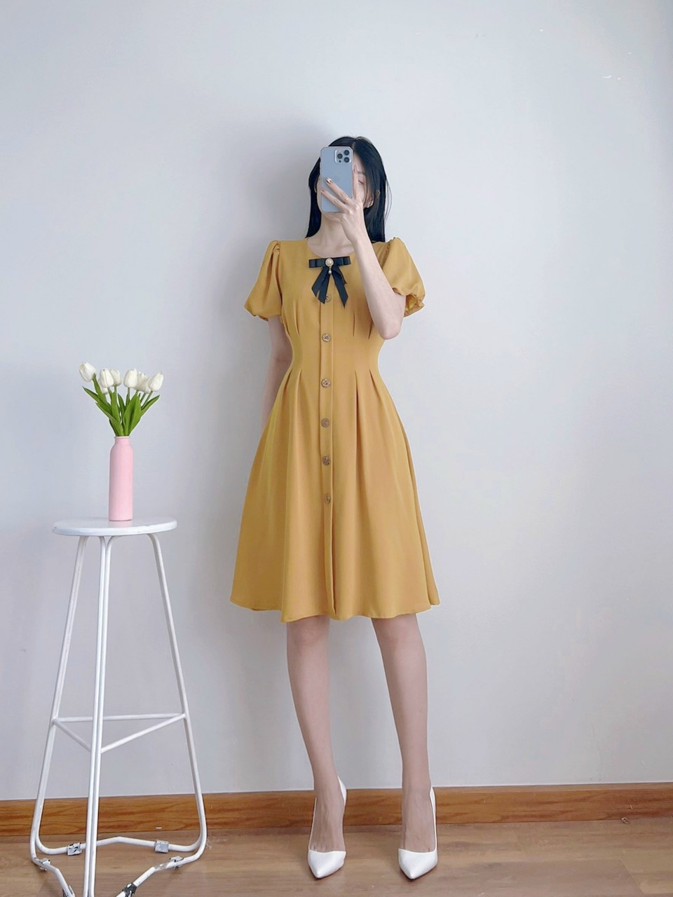 Hàng thiết kế - Đầm xòe xếp ly tay phồng phối nút gỗ kèm nơ cài vintage - VN50235