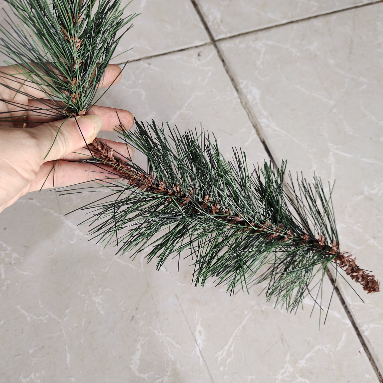 Dây lá thông kim thân kẽm dài 1.3 mét trang trí noel giáng sinh