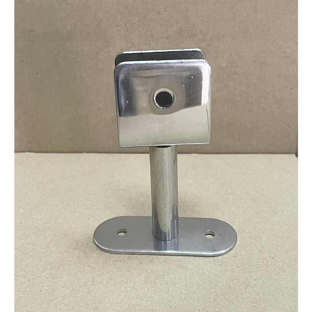 Tay kẹp kính trên - kẹp kính tay vịn inox Cầu thang & trụ lan can inox không cần khoan kính