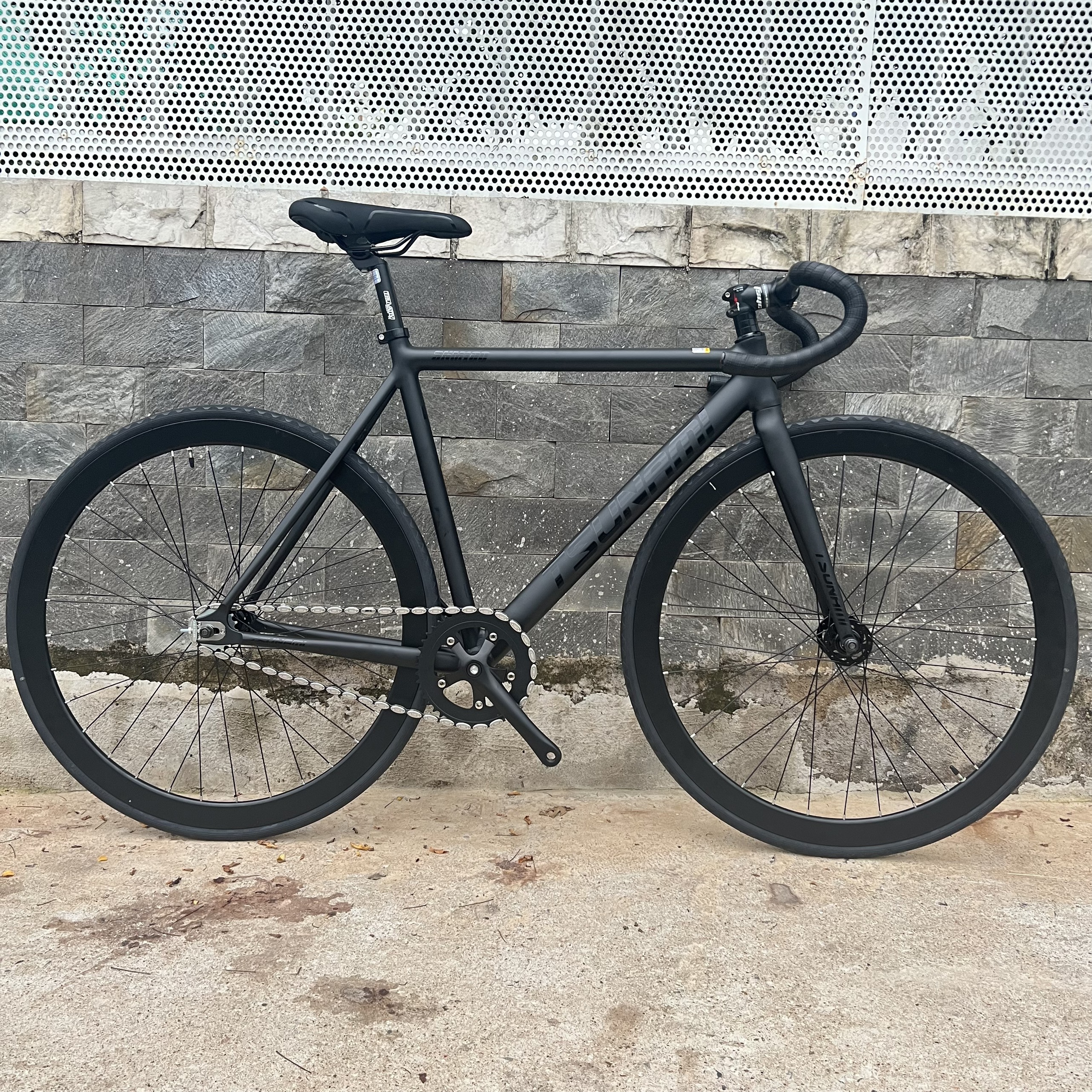 Xe đạp fixed gear TSUNAMI SNM100 cơ bản - Đen nhám chữ đen