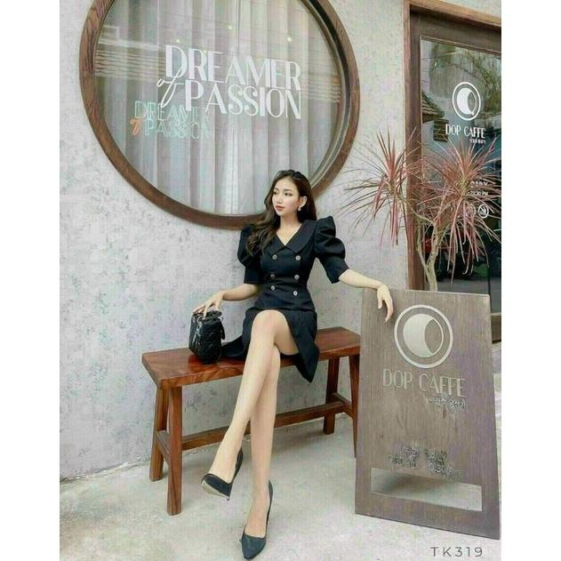ĐẦM XOÈ CỔ SEN ĐÍNH NÚT TAY PHỒNG.