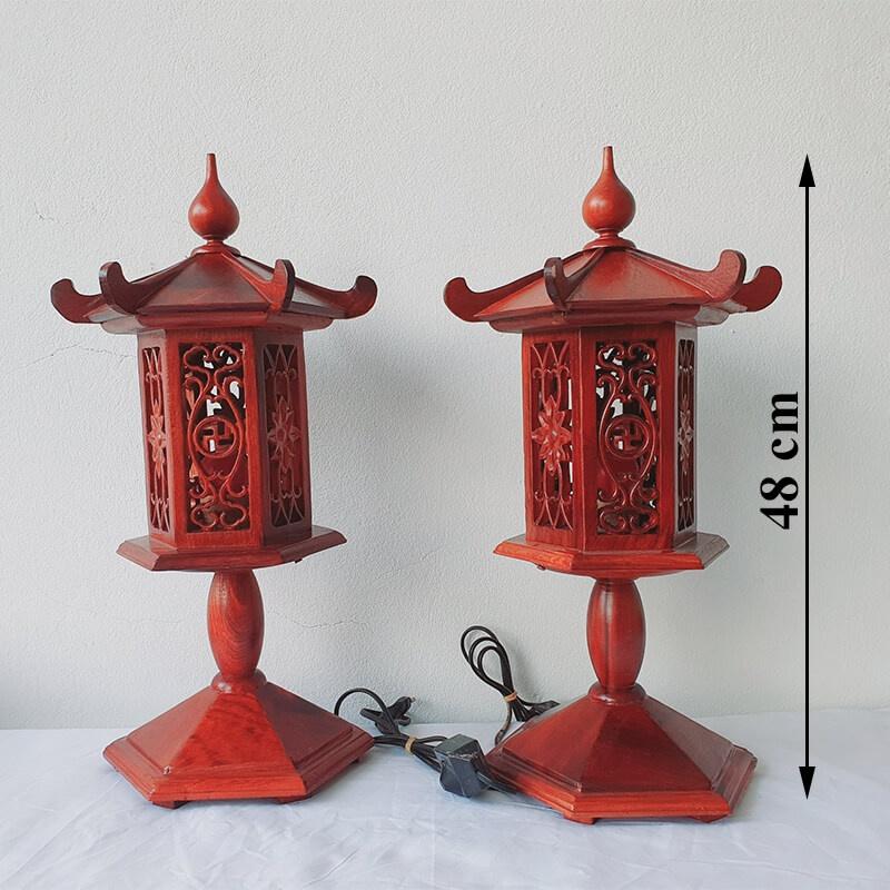 Cặp đèn thờ gỗ Hương dát vàng, hàng cực đẹp, cao 50cm
