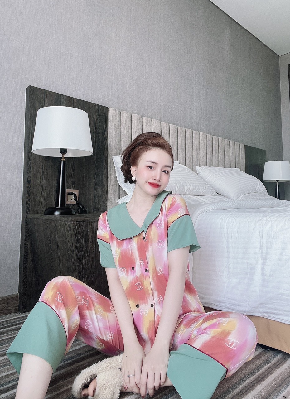 Bộ pijama cộc tay quần dài chất liệu lụa mango, bộ đồ ngủ nữ pyjama họa tiết xanh bơ CCC23