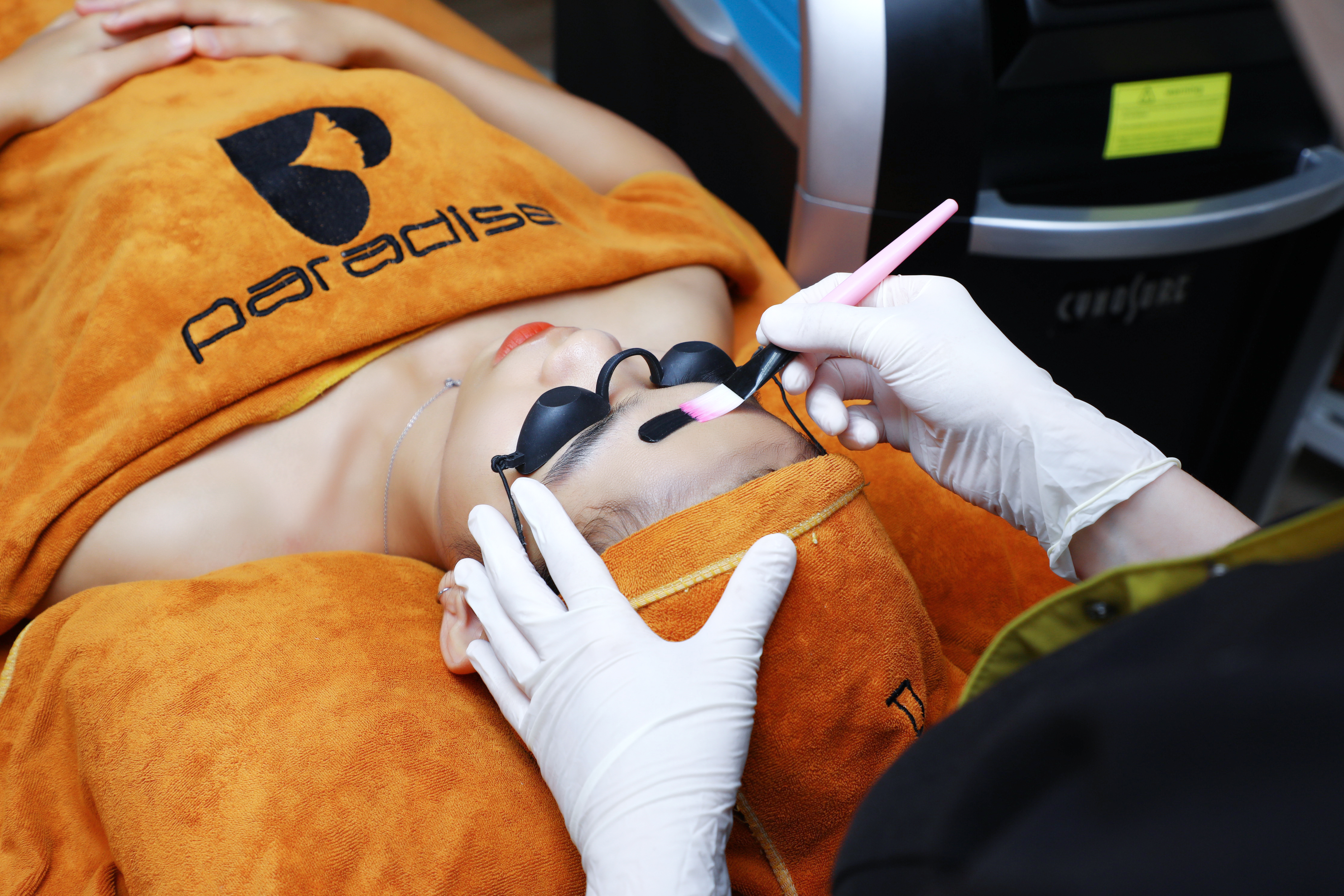 Trẻ hóa da, se khít chân lông, kháng khuẩn, điều tiết bã nhờn công nghệ Laser than hoạt tính