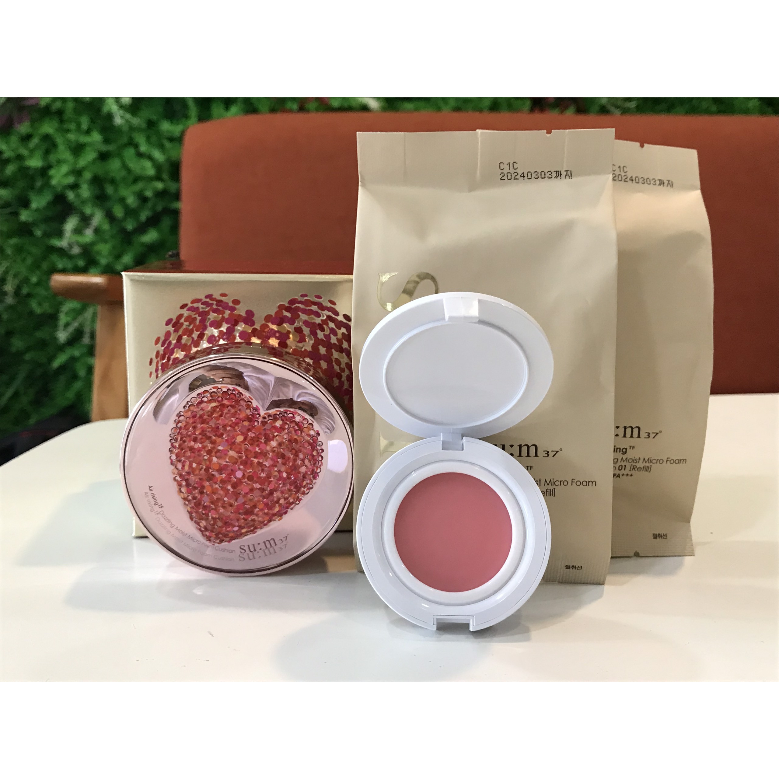 Phấn nước dưỡng ẩm Su:m37 Air Rising Dazzling Moist Micro Foam Heart Edition 47g