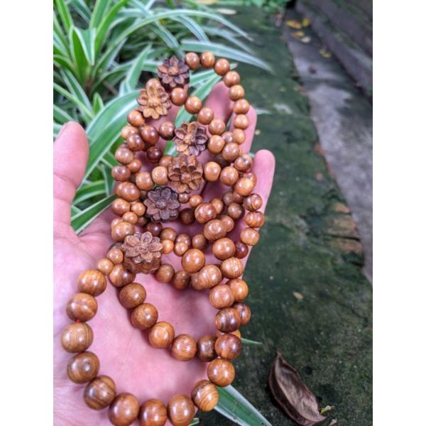 Vòng tay nữ mix charm hoa sen chuỗi hạt gỗ thơm bach màu tự nhiên