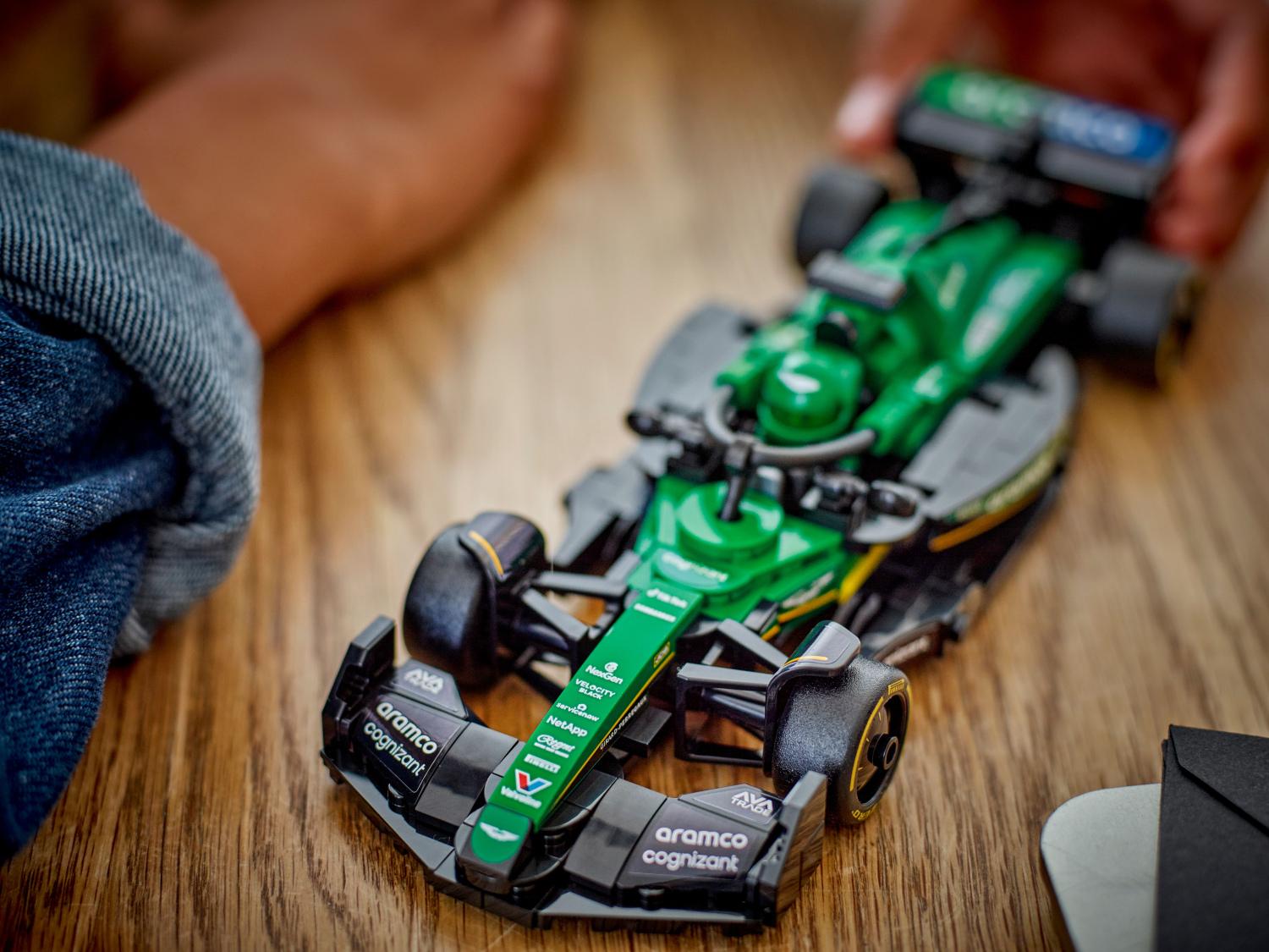 Đồ Chơi Lắp Ráp Xe Đua Aston Martin Aramco F1 AMR24 - Lego Speed Champions 77245 (269 Mảnh Ghép)