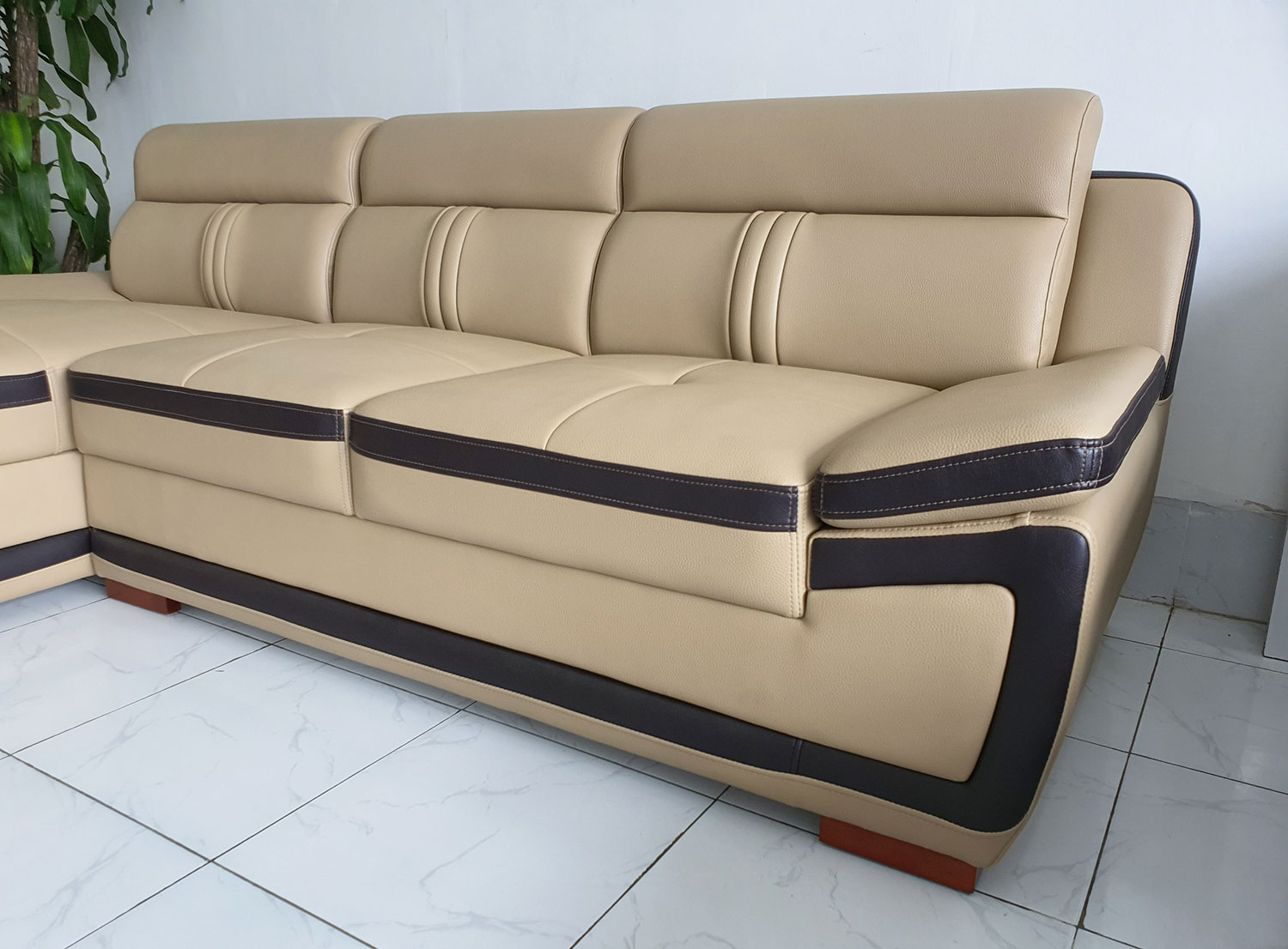 Ghế Sofa Góc L Phối Viền Trẻ Trung_Màu Kem Viền Nâu_Size 2500 x 1600