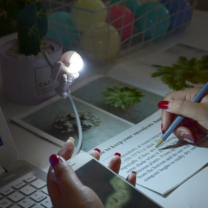 Đèn LED mini hình phi hành gia độc đáo cắm USB, đèn ngủ dễ thương