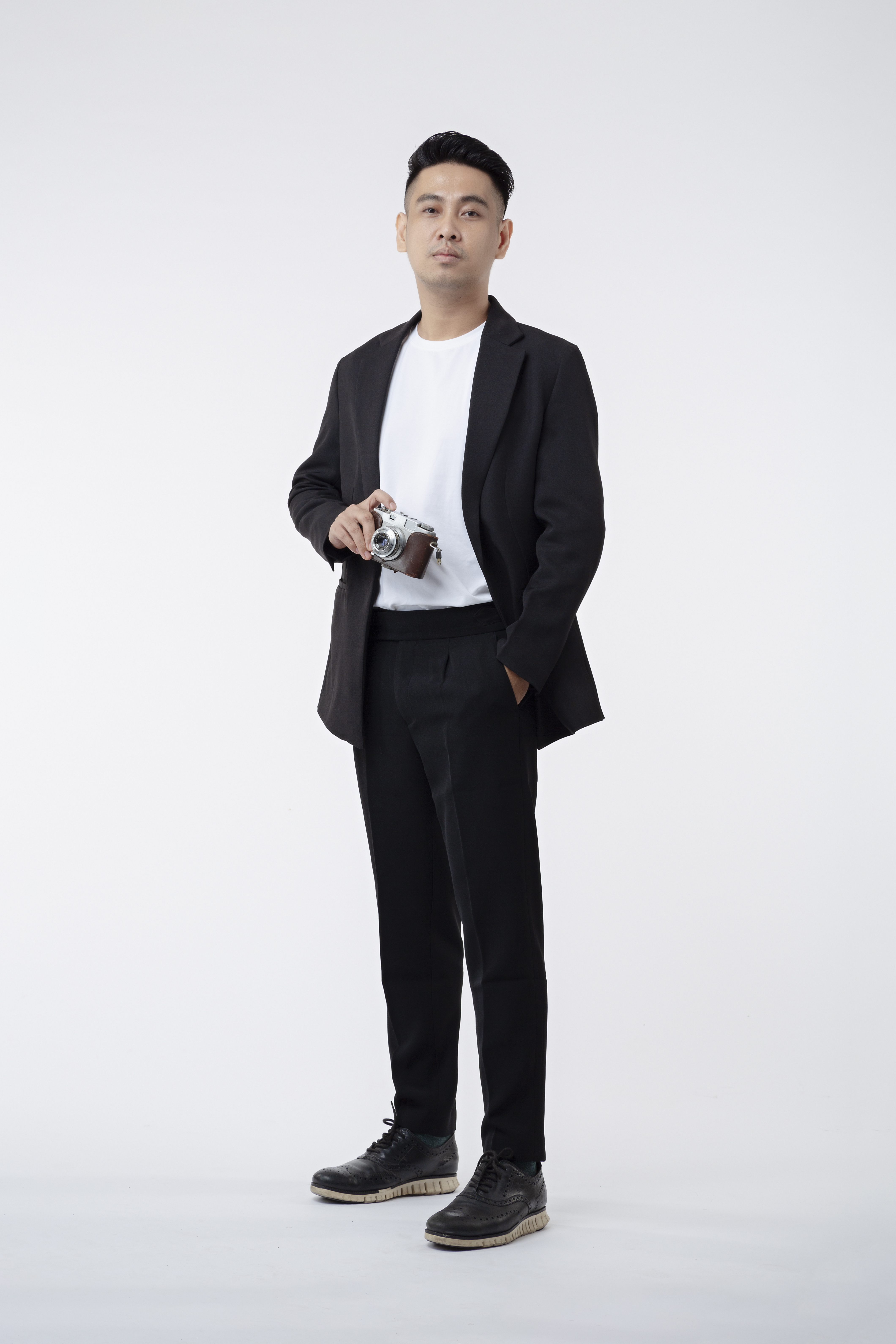 Áo khoác Blazer nam AKUBA form regular không ôm, vải fresco, đứng form, hạn chế nhăn, phong cách Hàn Quốc trẻ trung 01K0075