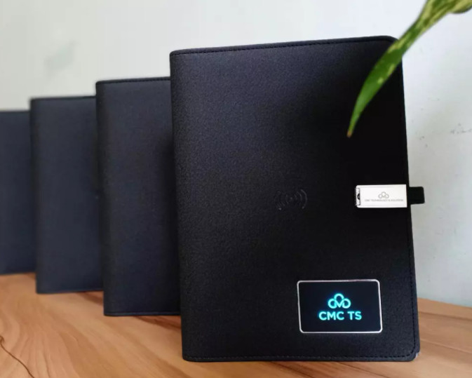 Sổ sạc không dây đa năng 8000mAh - logo phát sáng