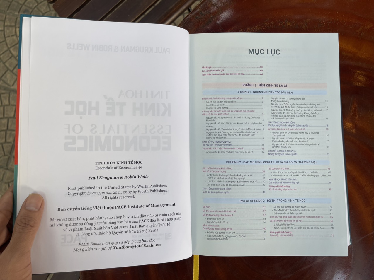 [Bìa cứng in màu trên giấy couche] TINH HOA KINH TẾ HỌC - Paul Krugman giải nobel kinh tế 2008 &amp; Robin Wells – Nguyễn Trường Phú &amp; Hồ Quốc Tuấn dịch – Học viện quản lý Pace -  NXB tổng hợp TP.HCM