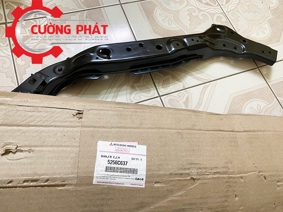 Xương đỡ đèn pha Mitsubishi Pajero Sport 2018-2022 mã bên phụ 5256C638