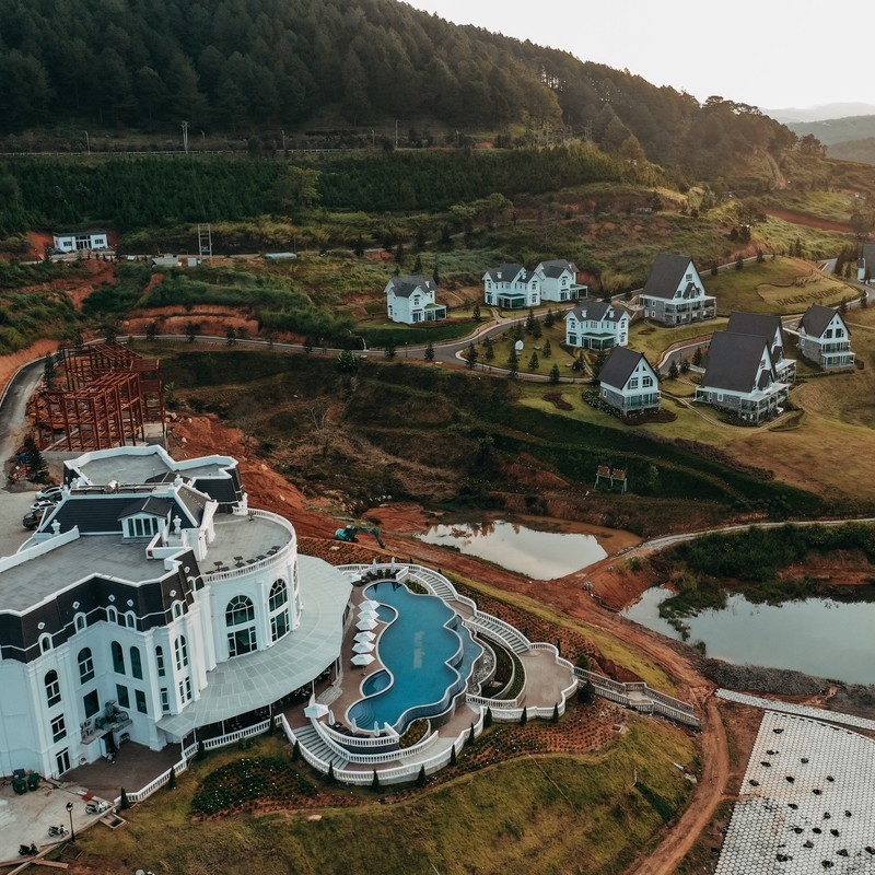 Đà Lạt Wonder Resort 4* - Buffet Sáng, Hồ Bơi Vô Cực, Xe Đưa Đón Trung Tâm, Miễn Phí Tham Quan Vườn Dâu, Vườn Rau, Khách Sạn Bên Hồ Tuyền Lâm Cực Đẹp