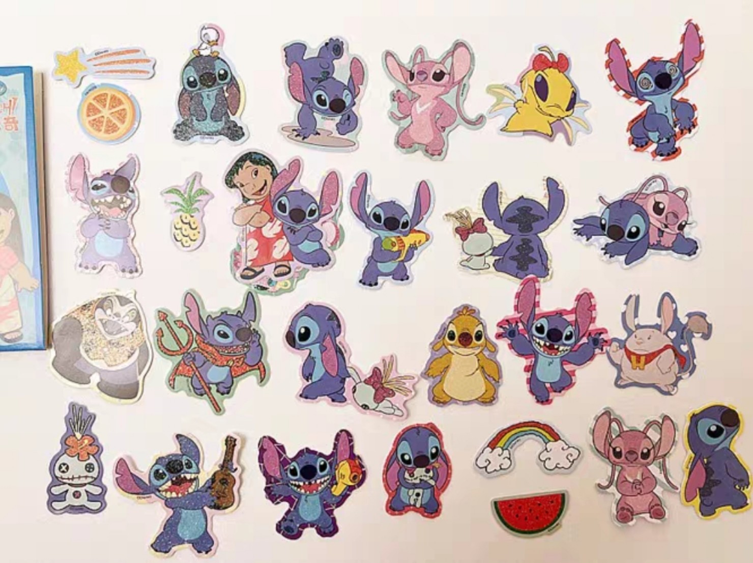 Set 28 sticker hình dán viền kim tuyến cho bé Stitch