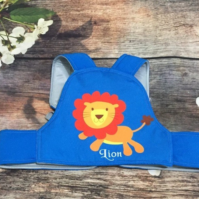 Đai đi xe máy an toàn cho bé sư tử xanh