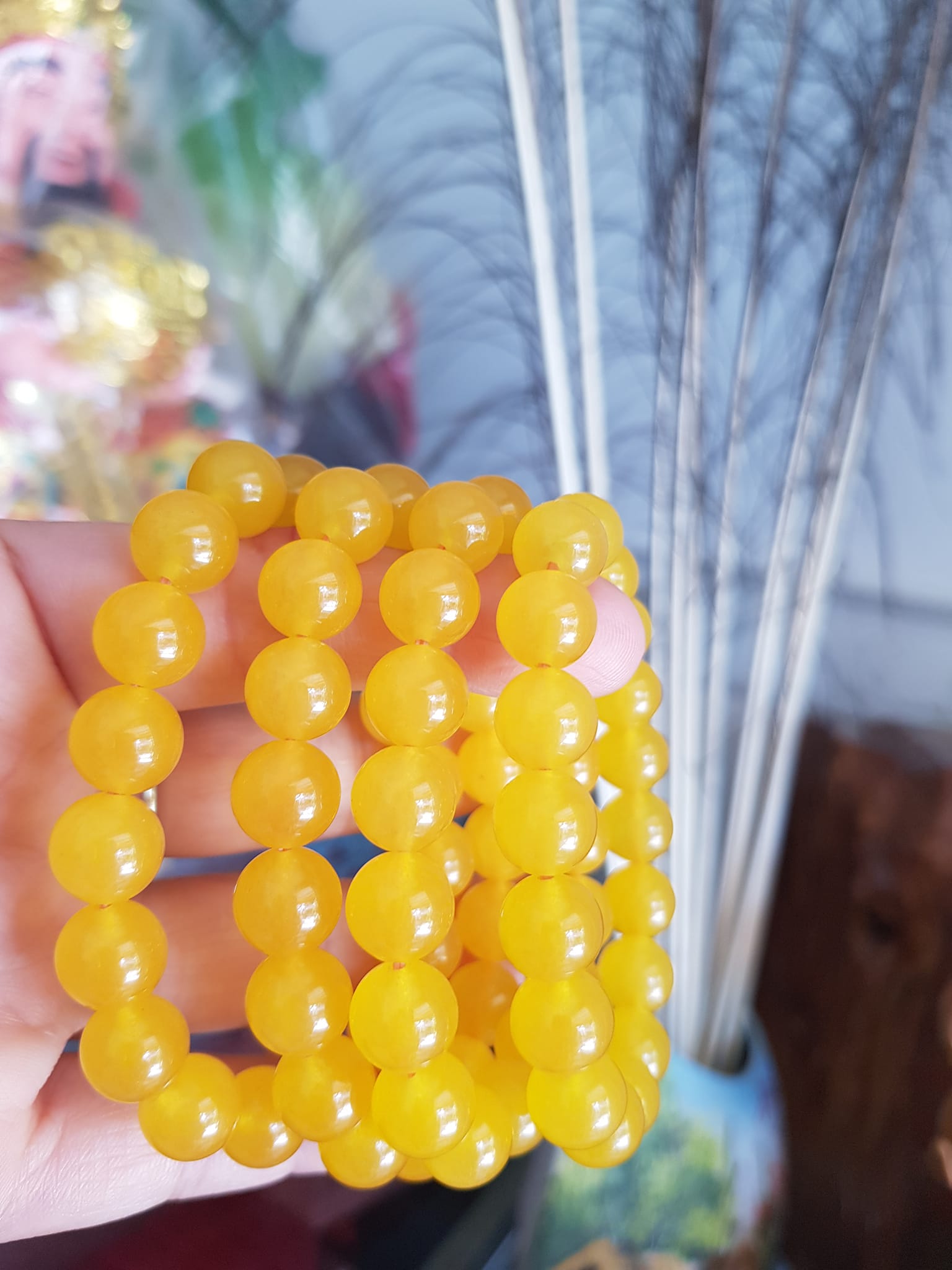 Chiếc Vòng tay đá mã não vàng anh tươi quá đẹp  Size hạt 10mm Nữ mệnh kim thổ thủy đeo  Vòng vàng anh này người lớn trẻ em nhỏ đeo được hết ạ rất là xinh xắn luôn